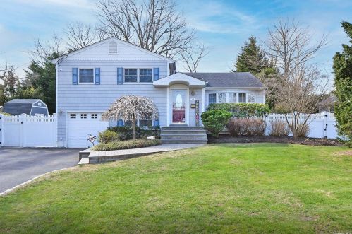 12 Duffin Ave, West Islip, NY 11795-2306