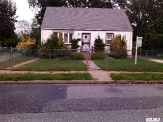 14 Enness St, Roosevelt, NY 11575-1211