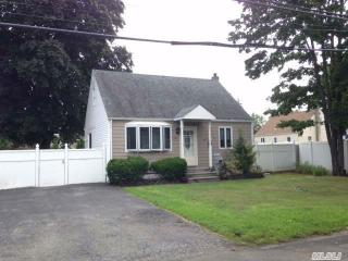 287 43rd St, North Lindenhurst, NY 11757-2733