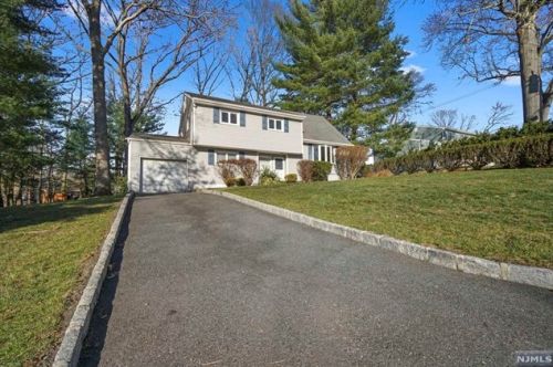 607 Johnson Pl, Rockleigh, NJ 07647-1126