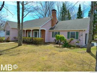 13 Park Circle Dr, Middletown, NY 10940-2945