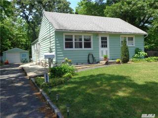 117 Noel Dr, South Setauket, NY 11720-2235