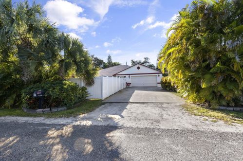 2009 43rd St, Fort Pierce FL  34947-1605 exterior