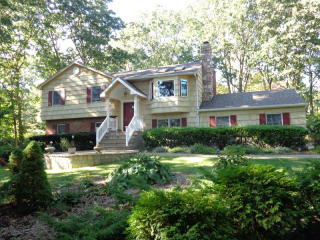 41 Churchill Ln, Smithtown, NY 11787-4038