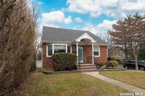 80 Burkhardt Ave, Bethpage, NY 11714-2610