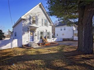 19 High St, Derry, NH 03038-2211