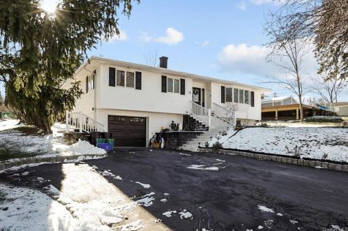 12 De Halve Maen Dr, Stony Point, NY 10980-2603