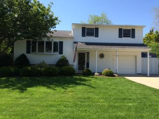 4 Nostrand Ave, Selden, NY 11784-1008