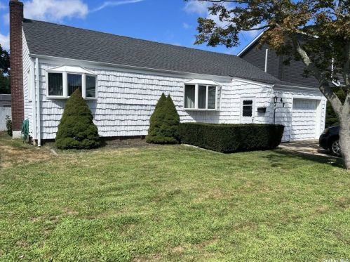 47 June St, North Lindenhurst, NY 11757-1233