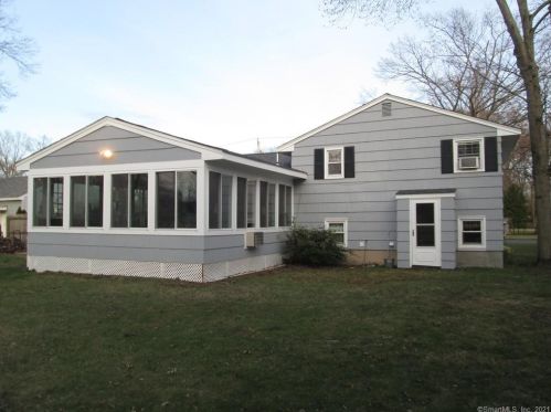 26 Howe St, North Haven, CT 06473-1920