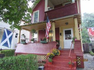 813 Cutler St, Schenectady, NY 12303-2007