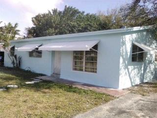 1320 211th Ter, Miami FL  33179-1335 exterior