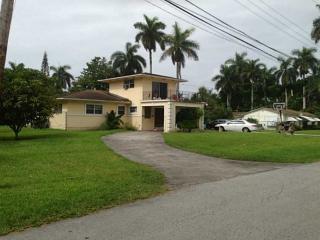 340 152nd St, Miami FL  33162-5018 exterior