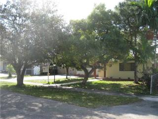 8770 21st St, Miami, FL 33165-8210