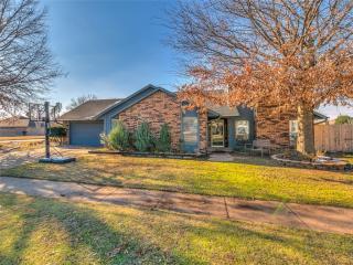 1704 Davinbrook Dr, Norman OK  73072-3113 exterior