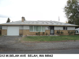 212 Selah Ave, Selah, WA 98942-1348