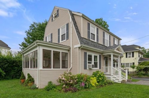 24 Lowell St, Woburn, MA 01801-2358