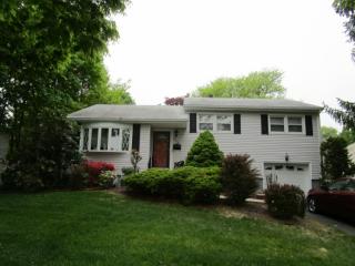 739 Bush Pl, Paramus, NJ 07652-4005