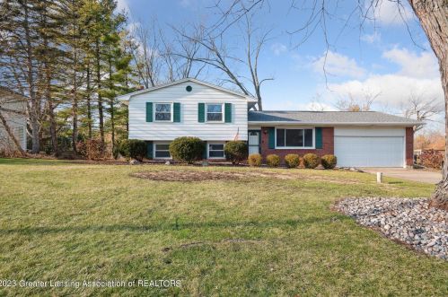 12449 Crabapple Ln, Grand Ledge, MI 48837-8907