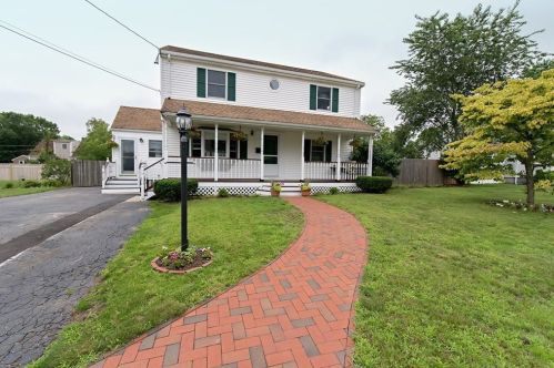 18 Cameron Rd, Norwood, MA 02062-3903