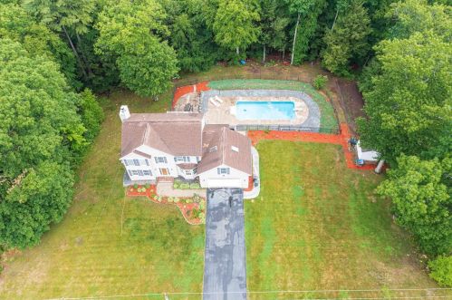 15 Overlook Dr, Newton, NH 03858-3428