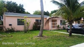 576 108th St, Miami FL  33161-7143 exterior