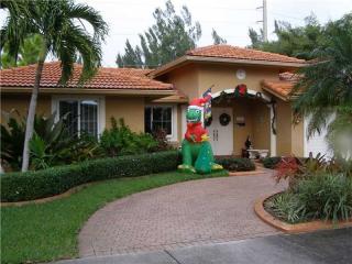 15821 42nd Ter, Miami FL  33185-3822 exterior