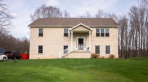 86 Blom Rd, Grove City, PA 16127-4502