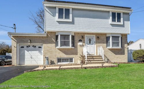 61 Fleetwood Dr, Hazlet, NJ 07730-2316