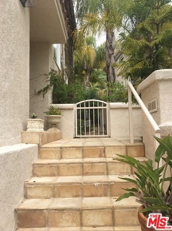 622 Palisades Dr, Pacific Palisades CA  90272-2849 exterior