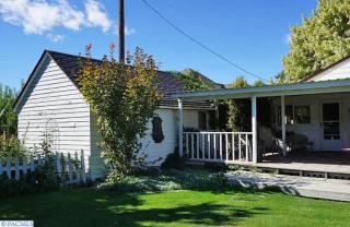 691 Pleasant Valley Rd, Yakima, WA 98908-8916