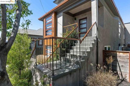 520 52nd St, Oakland, CA 94609-1924