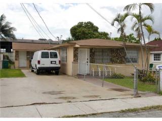 3050 26th St, Miami, FL 33133-2132