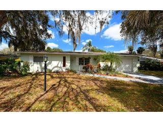 3369 Mayflower St, Sarasota FL  34231-8209 exterior