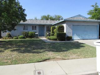 187 National Ave, Clovis CA  93612-4710 exterior