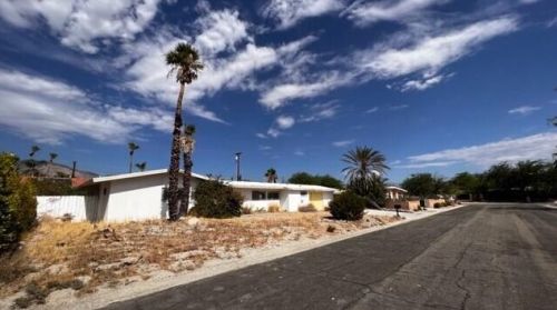 3087 Biskra Rd, Palm Springs CA  92262-2411 exterior