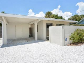 89 Avenida Messina, Sarasota, FL 34242-2009