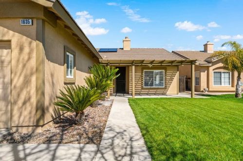 1635 Western Village Dr, San Jacinto CA  92583-6302 exterior