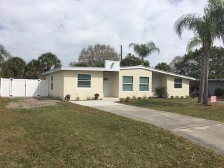 3435 Dante Dr, Sarasota, FL 34235-8009