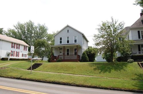 626 Center St, Grove City, PA 16127-1328