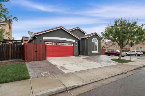 2305 Alamo Ct, Tracy, CA 95377-1139