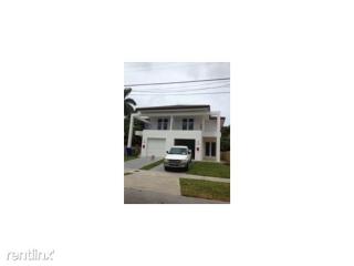 2784 34th Ave, Miami FL  33133-2716 exterior