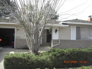 7681 Hansom Dr, Oakland CA  94605-3804 exterior