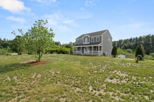 18 Horseshoe Dr, Townsend, MA 01474-1057