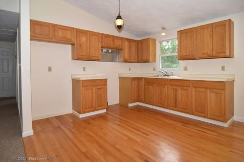 140 Buck Hill Rd, Glocester, RI 02859-1800