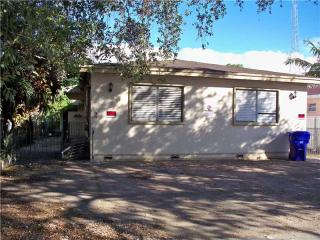 35 26th Ave, Miami FL  33125-5105 exterior