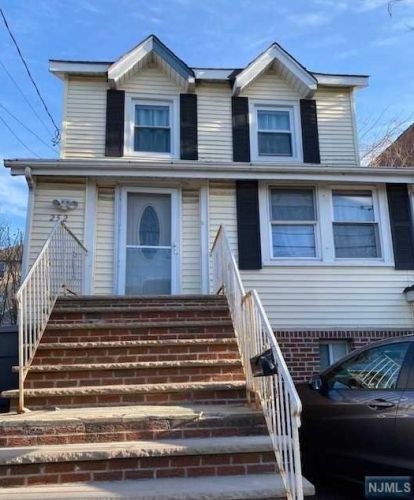 252 3rd St, Palisades Park, NJ 07650-1764