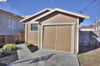 523 Chanslor Ave, Richmond, CA 94801-3536