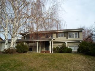 213 65th Pl, Yakima, WA 98908-1304