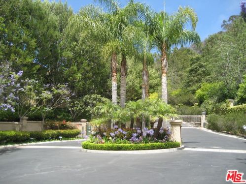 622 Palisades Dr, Pacific Palisades CA  90272-2849 exterior